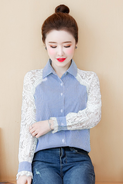 Alkalmi női csíkos ing klasszikus gallérral és csipkeujjakkal
