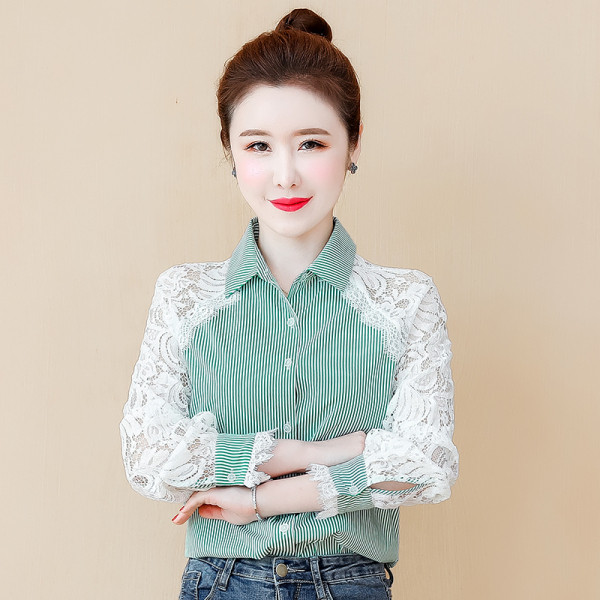 Alkalmi női csíkos ing klasszikus gallérral és csipkeujjakkal