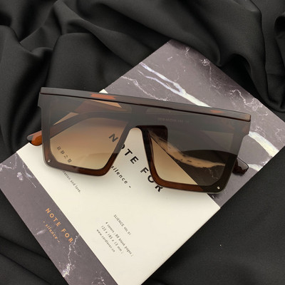 Praegune laia raamiga naiste päikeseprillimaski tüüp