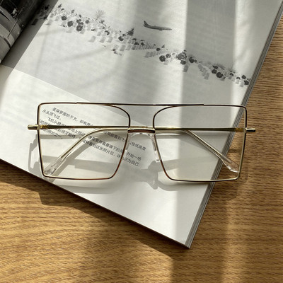Modern női szemüveg négyzet alakú, vékony fém kerettel