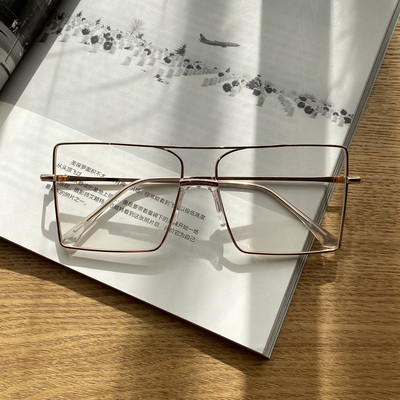 Modern női szemüveg négyzet alakú, vékony fém kerettel