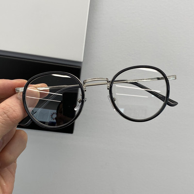 Stiilsed ümara kuju ja metallraamiga naiste prillid
