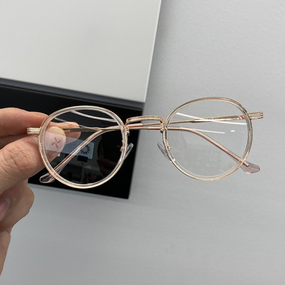 Stiilsed ümara kuju ja metallraamiga naiste prillid