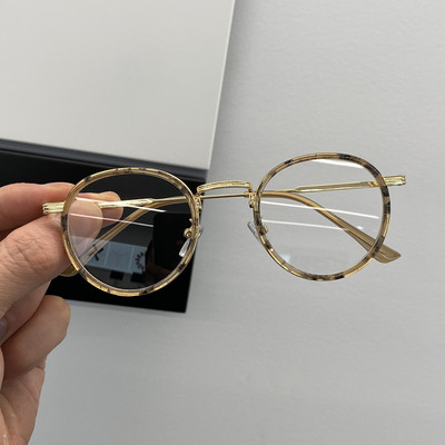 Stiilsed ümara kuju ja metallraamiga naiste prillid