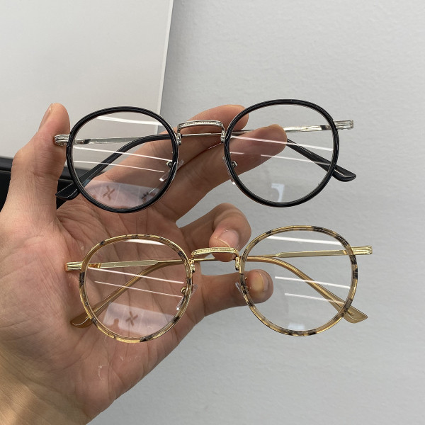 Stiilsed ümara kuju ja metallraamiga naiste prillid