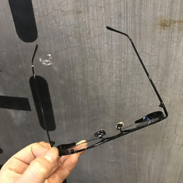 Új női szemüveg modell kerek formával, fém kerettel