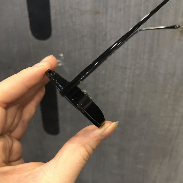 Új női szemüveg modell kerek formával, fém kerettel