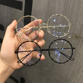 Hétköznapi női szemüveg kerek formával, fém kerettel