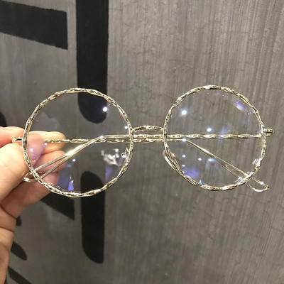 Hétköznapi női szemüveg kerek formával, fém kerettel