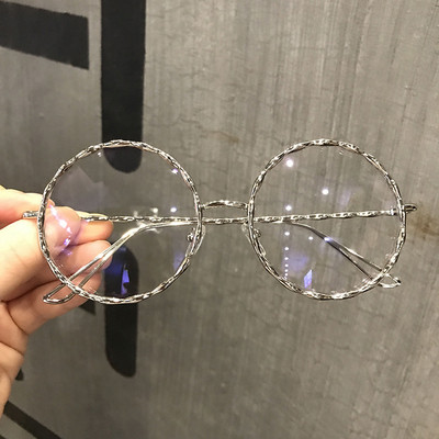 Hétköznapi női szemüveg kerek formával, fém kerettel