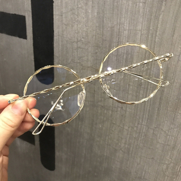 Hétköznapi női szemüveg kerek formával, fém kerettel