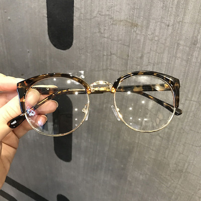 Aktualne ženske naočale okruglog oblika i plastičnog okvira