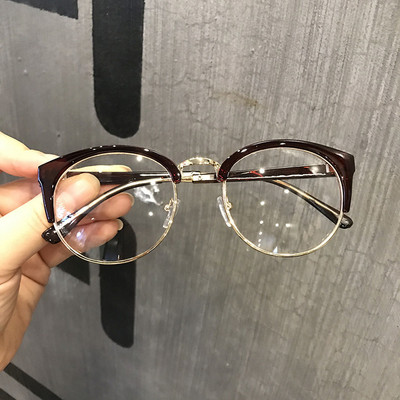 Aktualne ženske naočale okruglog oblika i plastičnog okvira