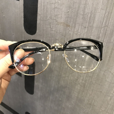 Aktualne ženske naočale okruglog oblika i plastičnog okvira