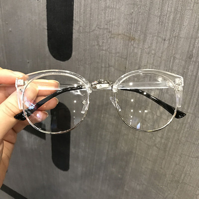 Aktualne ženske naočale okruglog oblika i plastičnog okvira