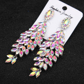 Moodsad naiste rippuvad värviliste kivikestega kõrvarõngad