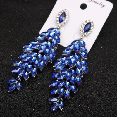 Moodsad naiste rippuvad värviliste kivikestega kõrvarõngad