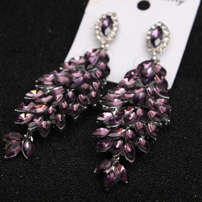 Moodsad naiste rippuvad värviliste kivikestega kõrvarõngad