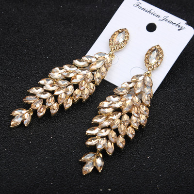 Moodsad naiste rippuvad värviliste kivikestega kõrvarõngad