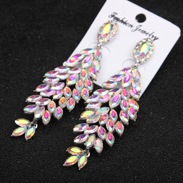 Moodsad naiste rippuvad värviliste kivikestega kõrvarõngad