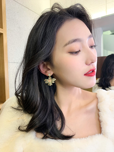 Uus mudel moodsad naiste kividega herilase kujulised kõrvarõngad