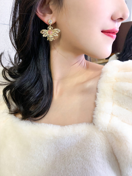 Uus mudel moodsad naiste kividega herilase kujulised kõrvarõngad