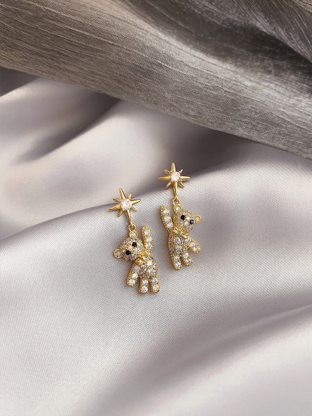 Moodsad rippuvad naiste karukujulised kividega kõrvarõngad