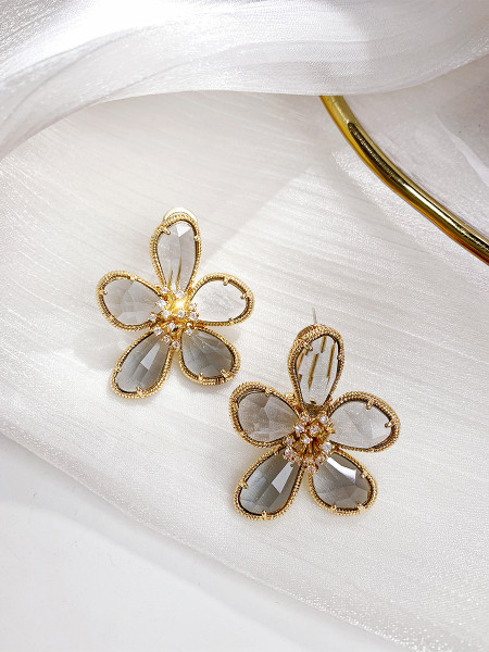 Stiilsed naiste lillekujulised kivikestega kõrvarõngad