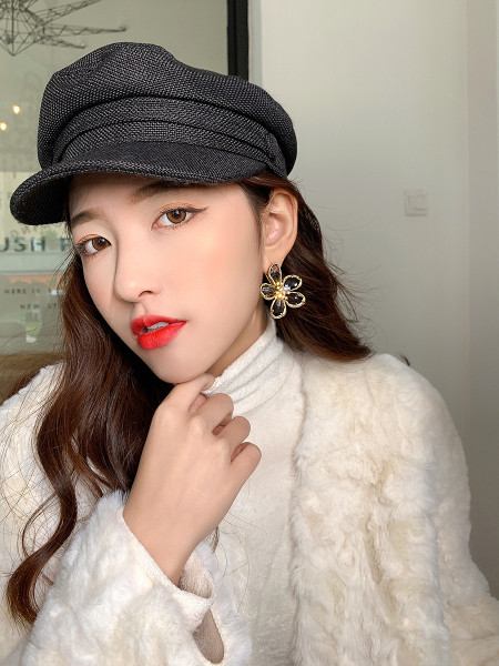 Stiilsed naiste lillekujulised kivikestega kõrvarõngad