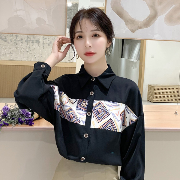 Modern női ing gombokkal és színes mintával