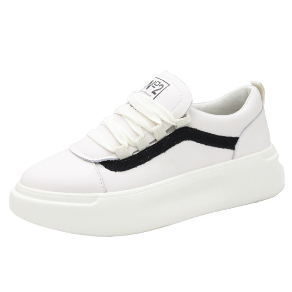 Alkalmi női tavaszi tornacipő lapos talppal - eko bőrből, fehér színben