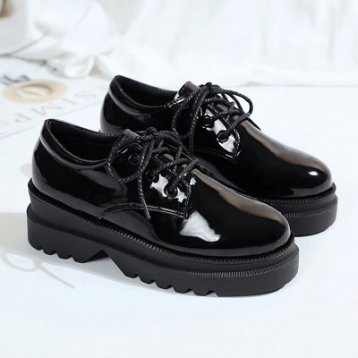 Modern női cipők ökobőrből fekete színben - két modell