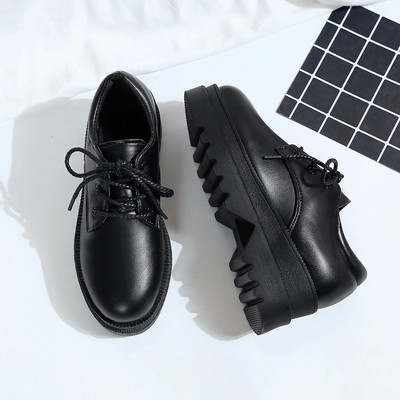 Modern női cipők ökobőrből fekete színben - két modell