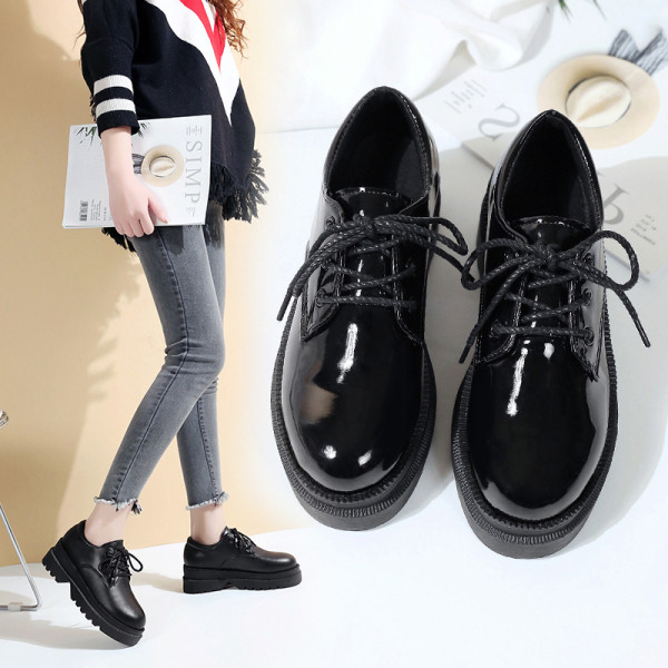 Modern női cipők ökobőrből fekete színben - két modell