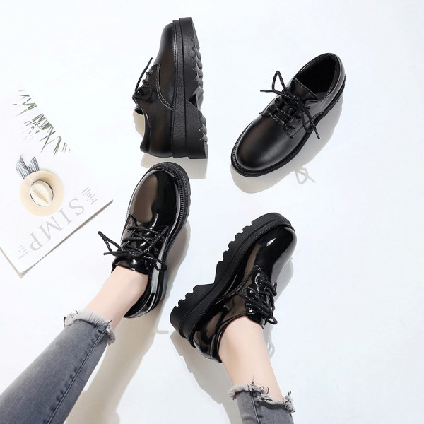 Modern női cipők ökobőrből fekete színben - két modell