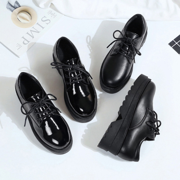 Modern női cipők ökobőrből fekete színben - két modell