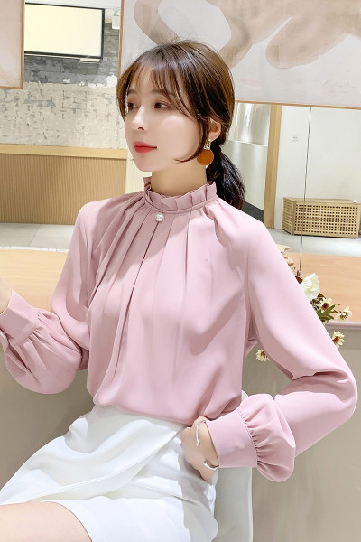 Stílusos női ing magas gallérral és hosszú ujjal