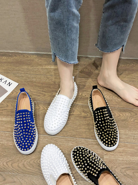 Uus mudel kaasaegsed naiste mokassiinid metallist naelu ja lameda tallaga