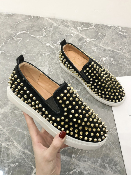 Uus mudel kaasaegsed naiste mokassiinid metallist naelu ja lameda tallaga