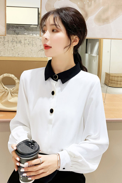 Klassikalise krae ja valgete nööpidega vabaaja naiste särk