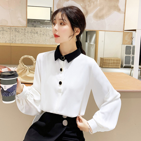 Klassikalise krae ja valgete nööpidega vabaaja naiste särk