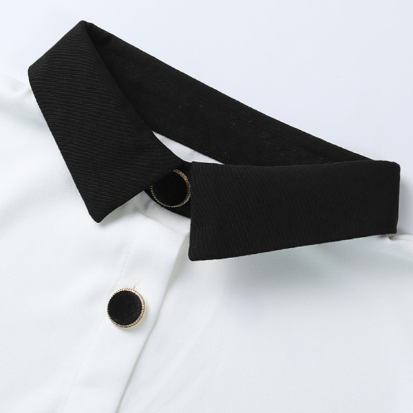 Klassikalise krae ja valgete nööpidega vabaaja naiste särk