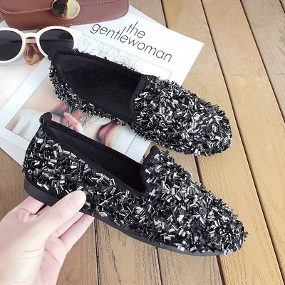 Särava efektiga ja tasase tallaga naiste vabaajajalatsid - kaks mudelit