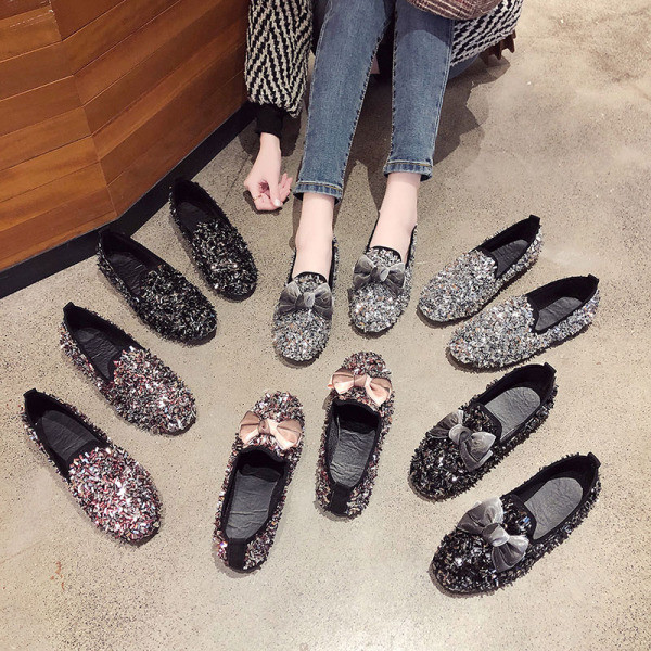 Särava efektiga ja tasase tallaga naiste vabaajajalatsid - kaks mudelit