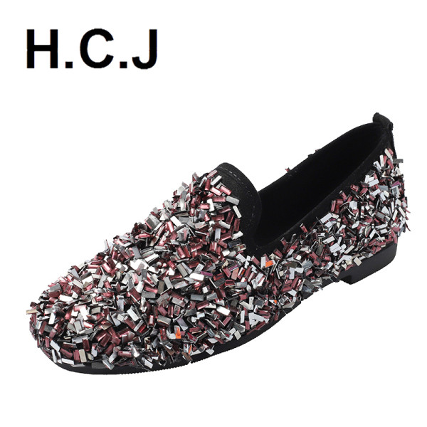 Särava efektiga ja tasase tallaga naiste vabaajajalatsid - kaks mudelit