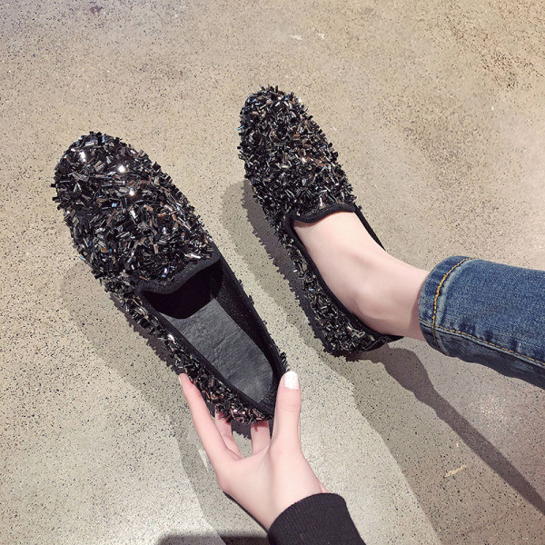 Särava efektiga ja tasase tallaga naiste vabaajajalatsid - kaks mudelit