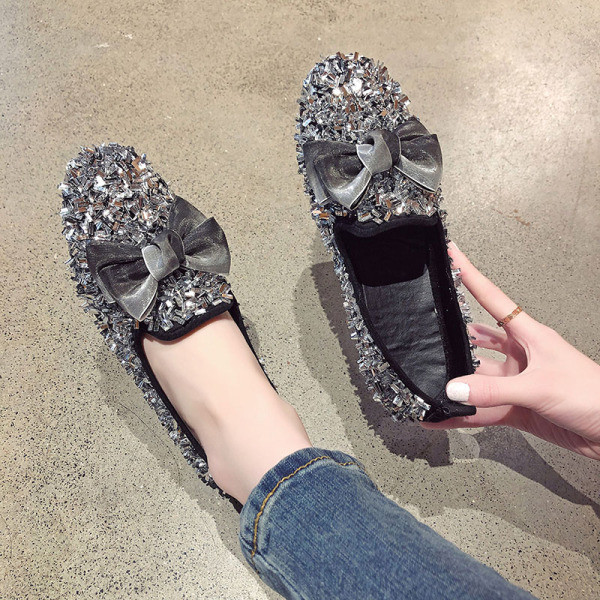 Särava efektiga ja tasase tallaga naiste vabaajajalatsid - kaks mudelit