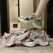 Praegused naiste kevad-sügis krobelise tallaga tossud