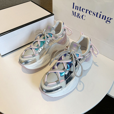 Praegused naiste kevad-sügis krobelise tallaga tossud