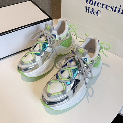 Praegused naiste kevad-sügis krobelise tallaga tossud